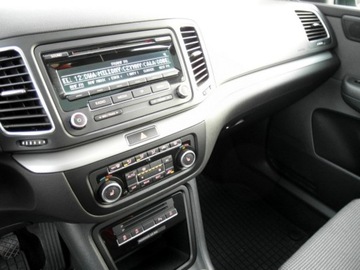 Volkswagen Sharan II Van 2.0 TDI-CR BMT 140KM 2012 Volkswagen Sharan Xenon Led Szklany Dach Klimatronik 2.0 Diesel 140KM, zdjęcie 24