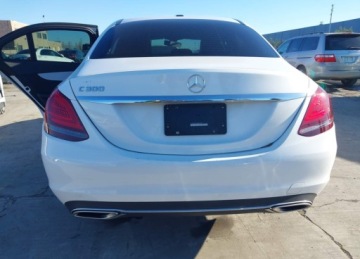 Mercedes Klasa C W206 Limuzyna 2.0 300 258KM 2021 Mercedes-Benz Klasa C MERCEDES-BENZ C 300 SEDAN 2.0 Benzyna 259KM, zdjęcie 3