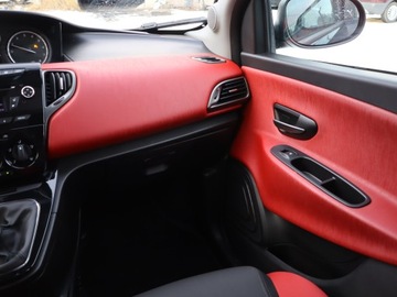 Lancia Ypsilon IV Hatchback 5d 1.2 8v 69KM 2013 Lancia Ypsilon 1.2, Salon Polska, Serwis ASO, zdjęcie 7