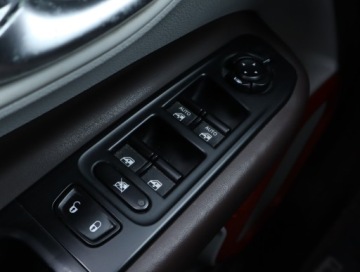 Jeep Renegade SUV 1.4 MultiAir 170KM 2015 Jeep Renegade 1.4 MultiAir, Salon Polska, zdjęcie 15