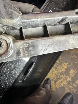 AUDI TT 8J 06-14 DRŽÁKY VÝZTUHA NÁRAZNÍKU LEVÝ ZADNÍ 8J0807483