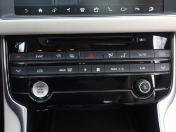 Jaguar XF II Sedan 2.0 i4D 240KM 2017 Jaguar XF 25d AWD, Salon Polska, 237 KM, 4X4, zdjęcie 15