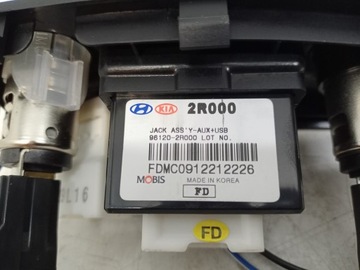 HYUNDAI I30 HNÍZDO AUX IPOD USB ZAPALOVAČ 2006-