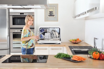 КОМПАКТНАЯ НАСТОЛЬНАЯ ПОСУДОМОЕЧНАЯ МАШИНА ПОД СТОЛЕКОЙ, 6 ПРОГРАММ, 6 КОМПЛЕКТОВ