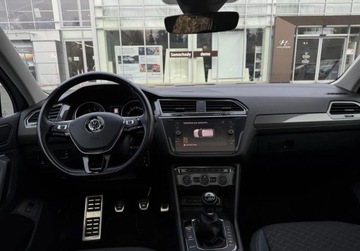 Volkswagen Tiguan II SUV 1.5 TSI EVO 150KM 2019 Volkswagen Tiguan 1.5 IQ-Drive R-line Vatmarza Panorama 1.5 Benzyna 150KM, zdjęcie 4