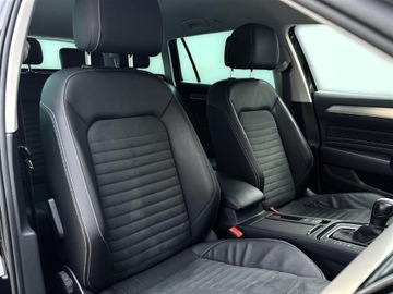 Volkswagen Passat B8 Variant Facelifting 2.0 TDI SCR 200KM 2022 Volkswagen Passat 2.0TDI 200KM 4Motion Elegance DS, zdjęcie 32