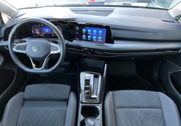 Volkswagen Golf VIII Variant 1.5 eTSI 150KM 2024 Volkswagen Golf Variant Pakiety, samochod jak nowy, ACC, ergoActive z mas, zdjęcie 3