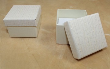 -MARGUT- Pudełko na pierścionek srebrne paski ecri