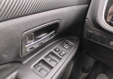 Mitsubishi Outlander III 2013 Mitsubishi Outlander 2013r, 2.0 Benzyna. 4x4. AUTOMAT Uszkodzony tyl i lek, zdjęcie 9