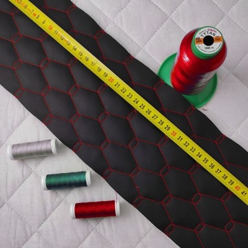 Экокожа GEO, черная, прострочена красной нитью.