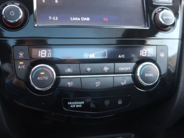 Nissan Qashqai II Crossover 1.2 DIG-T 115KM 2016 Nissan Qashqai 1.2 DIG-T, Salon Polska, zdjęcie 12