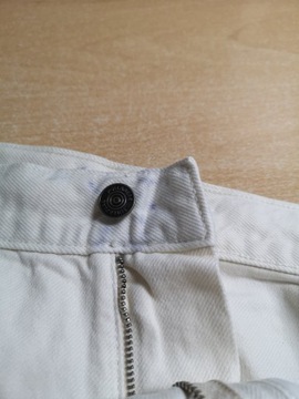 Pull&Bear Jeansy o standardowym kroju w kolorze ecru EU 44