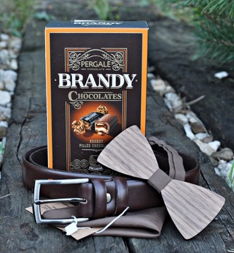 ZESTAW NA PREZENT DLA NIEGO ŚWIĘTA PASEK SKÓRZANY MUCHA Z DREWNA BRANDY BOX