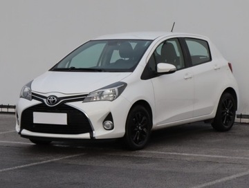 Toyota Yaris III Hatchback 5d Facelifting 1.33 Dual VVT-i 99KM 2015 Toyota Yaris 1.33 Dual VVT-i, Salon Polska, zdjęcie 1