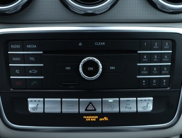 Mercedes GLA I Off-Roader Facelifting 1.6 200 156KM 2018 Mercedes GLA GLA 200, Salon Polska, Automat, zdjęcie 15