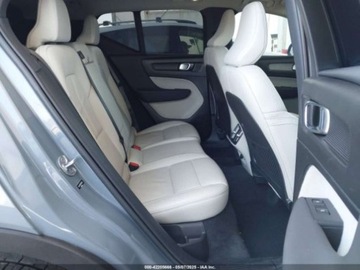 Volvo XC40 2023 Volvo XC 40 B5 Ultimate Dark Theme 2023 2.0l 2.0 Benzyna 247KM, zdjęcie 13