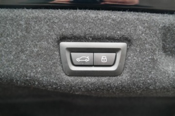 BMW Seria 5 G90-91 2024 BMW 550 BMW 550e M Pro HAK Adaptive LED Bowers&amp;Wil, zdjęcie 30