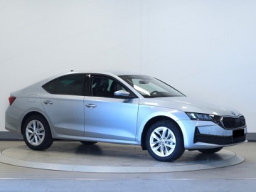 Skoda Octavia IV Liftback 1.5 TSI EVO 150KM 2026 SKODA Octavia Drive Essence 1.5 TSI mHEV DSG Sedan 150KM 2026, zdjęcie 1