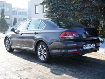 Volkswagen Passat B8 Variant Facelifting 2.0 TDI SCR 150KM 2022 Volkswagen Passat Bezwypadek, B8, 2022, 2.0 TDI 150KM, DSG, Kamera, BDB, F, zdjęcie 3