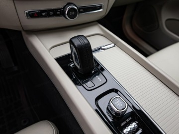 Volvo XC60 II 2021 VOLVO XC60 B4 D AWD Momentum Pro aut Suv 197KM 2021, zdjęcie 20