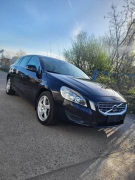 Volvo V60 I Kombi 1.6 DRIVe 115KM 2012 Volvo V60 I 1.6 D2 1,6 bezwypadkowy, niski przebieg, zdjęcie 1