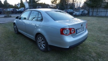 Volkswagen Jetta V 1.4 TSI 122KM 2010 Volkswagen Jetta zarejestrowany, ubezpieczony., zdjęcie 6
