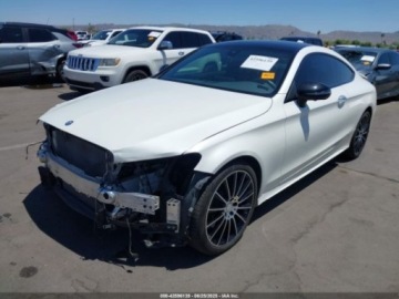 Mercedes Klasa C W205 2017 Mercedes-Benz Klasa C 2017 MERCEDES-BENZ C 300 2.0 Benzyna 241KM, zdjęcie 1