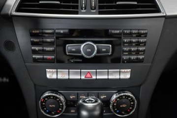 Mercedes Klasa C W204 2011 Mercedes C 63 AMG Coupe Performance 487KM, zdjęcie 28