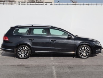 Volkswagen Passat B7 Variant 2.0 TDI CR DPF BlueMotion 140KM 2011 VW Passat 2.0 TDI, Salon Polska, Klima, zdjęcie 5