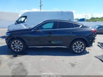 BMW X6 G06 2023 BMW X6 xDrive40i 2023 3.0l 3.0 Benzyna 335KM, zdjęcie 2
