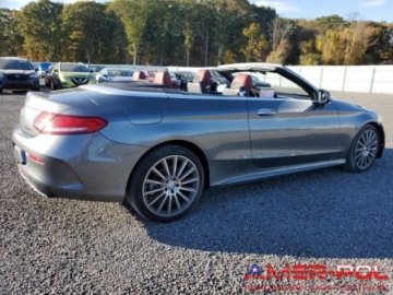 Mercedes Klasa C W205 2017 Mercedes-Benz Klasa C _W205_C 300_4Matic_241 km_2017r. 2.0 Benzyna 241KM, zdjęcie 2