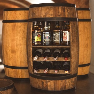 Drewniany barek z półką i leżakami na wino /beczka