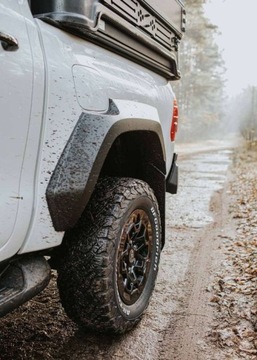 Toyota Hilux VIII Podwójna kabina Facelifting 2024 2.8 D-4D 204KM 2025 Toyota Hilux Zawieszenie Old Man Emu Wyciagarka Warn Oswietlenie Lazer N, zdjęcie 15