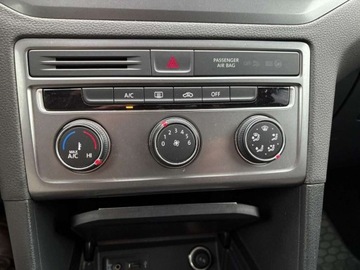 Volkswagen Golf Sportsvan Sportsvan 1.2 TSI BlueMotion Technology 110KM 2015 Volkswagen Golf Sportsvan 1.2 TSI 110KM Trendline Czujniki Klimatyzacja, zdjęcie 18