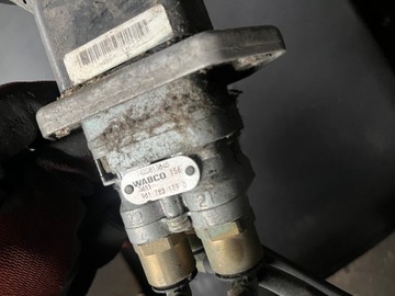 DŹWIGNIA ZAWÓR HAMULCA RĘCZNEGO RENAULT MIDLUM MAGNUM DXI 13