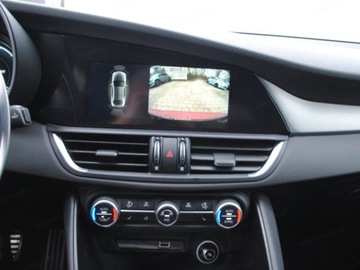 Alfa Romeo Giulia II Sedan Facelifting 2023 2.0 GME Turbo 280KM 2025 Od ręki - 2.0 (280KM) | Klimatyzacja automatyczna + Kamera cofania, zdjęcie 9