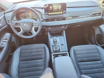Mitsubishi Outlander III 2024 Mitsubishi Outlander Se 2024 2.5 Benzyna 181KM, zdjęcie 8
