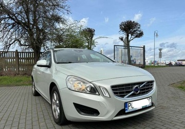 Volvo V60 I Kombi 1.6 DRIVe 115KM 2011 Volvo V60 Volvo V60 I D2 Momentum, zdjęcie 2