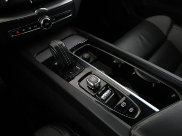 Volvo XC60 II Crossover Plug-In 2.0 T8 Twin Engine Plug-in Hybrid 390KM 2021 Volvo XC 60 PHEV 4x4 skóry el. fotele z, zdjęcie 31