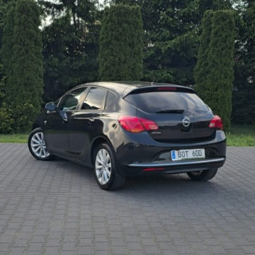 Opel Astra J GTC 1.4 Turbo ECOTEC 140KM 2013 Opel Astra 1.4 Turbo Kamera Cofania, Nawigacja, zdjęcie 11