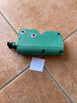 VW T5 LIFT T6 ZAMEK DOCIĄG KLAPY TYŁ 7E0827511A