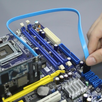 Адаптер «2 в 1» с M.2 на PCIe 4.0 X4 для одного твердотельного накопителя M.2 NVMe и одного твердотельного накопителя M.2 SATA