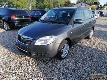 Skoda Fabia II Kombi 1.2 70KM 2009 Skoda Fabia 1,2 htp klima szyberdach alu grz.fotele oplacona 1.2 Benzyna, zdjęcie 1
