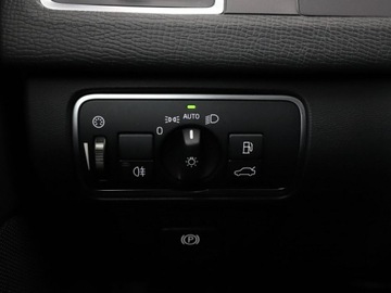 Volvo XC60 I SUV Facelifting 2.0 D3 DRIVE-E 150KM 2017 Volvo XC 60 2.0 D3 Automat Momentum Nawigacja, zdjęcie 32