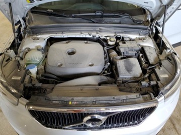 Volvo XC40 2022 Volvo XC 40 T5 Momentum 2022 2.0l 2.0 Benzyna 240KM, zdjęcie 6