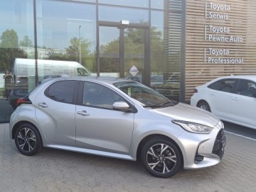 Toyota Yaris IV Hatchback 1.5 Hybrid Dynamic Force 116KM 2024 Toyota Yaris Hybrid 1.5 Style IV (2020-) Toyota Ya