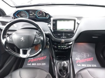 Peugeot 2008 I SUV Facelifting 1.2 PureTech 110KM 2017 Peugeot 2008 Navi Klimatronik Sensor Alu PDC 1.2 Benzyna 110KM, zdjęcie 16