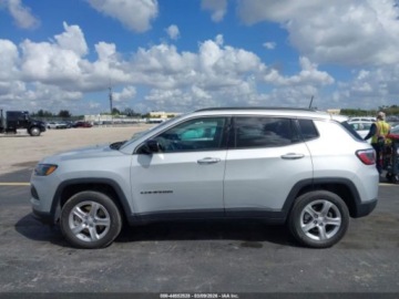 Jeep Compass II 2024 Jeep Compass Latitude 2024 2.0 Benzyna 200KM, zdjęcie 2