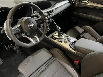 Alfa Romeo Stelvio SUV Facelifting 2023 2.0 GME Turbo 280KM 2024 Alfa Romeo Stelvio 2.0 Turbo Veloce Q4 (280KM) | Pakiet Premium Theater Sou, zdjęcie 4