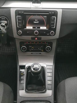 Volkswagen Passat B7 Variant 2.0 TDI CR DPF BlueMotion 140KM 2011 Volkswagen Passat 2.0 TDI 140KM Klimatronic, zdjęcie 17